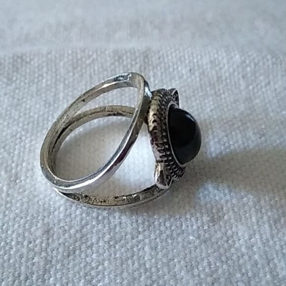 Silver plated ring sz 8 - Picture 2 of 3
